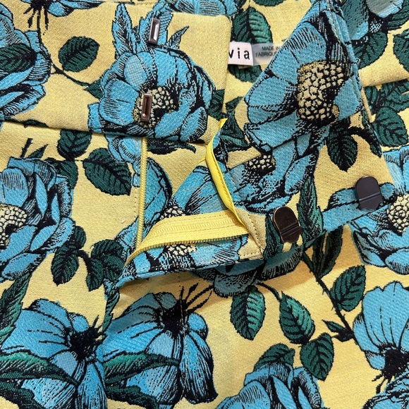 Alice & Olivia Floral High-Waisted Shorts, Size 6 - Picture 7 of 7